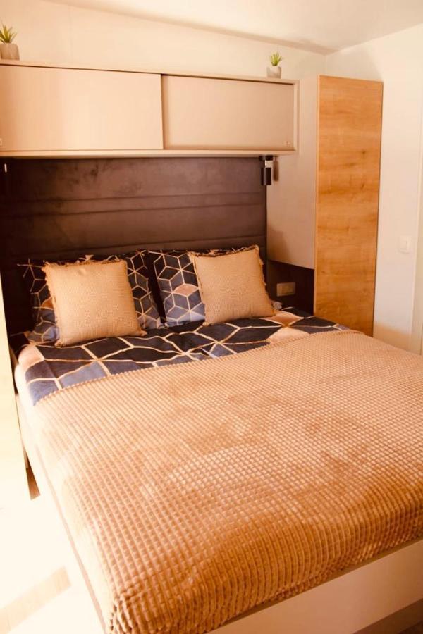 Mobile Home Peponi Del Mar, Brand New Biograd Na Moru Exterior foto